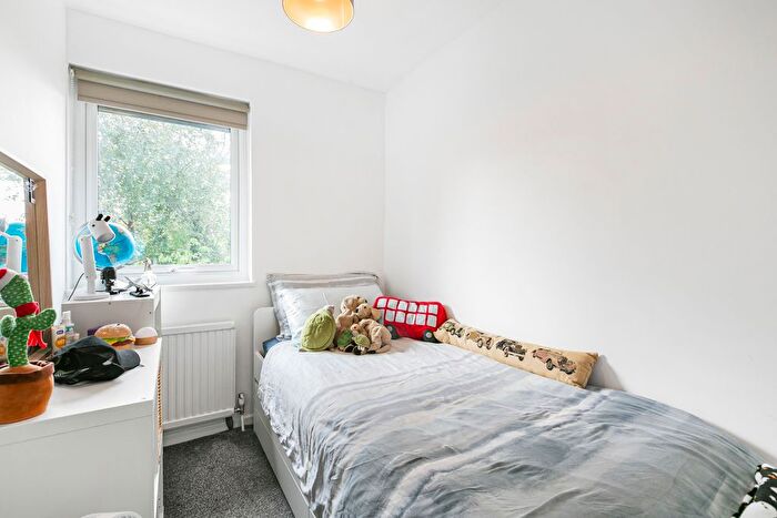 3 Bedroom End Terrace House For Sale In Station Yard, Twickenham, TW1