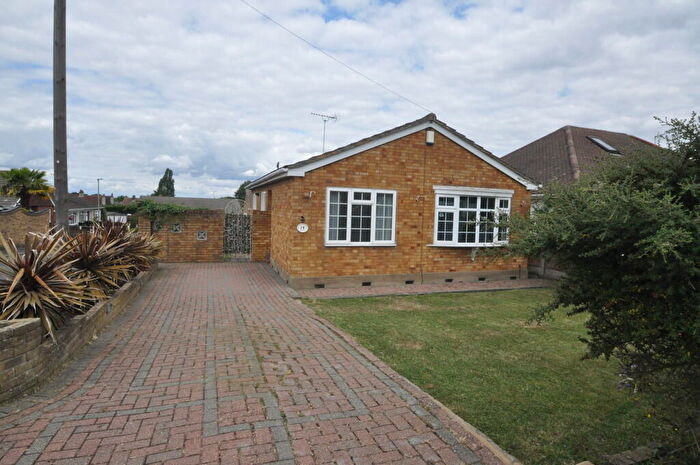 2 Bedroom Detached Bungalow To Rent In Croft Road, Benfleet, SS7