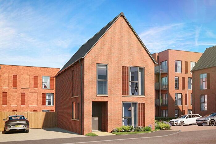 3 Bedroom Detached House For Sale In Montem Lane, Slough, SL1