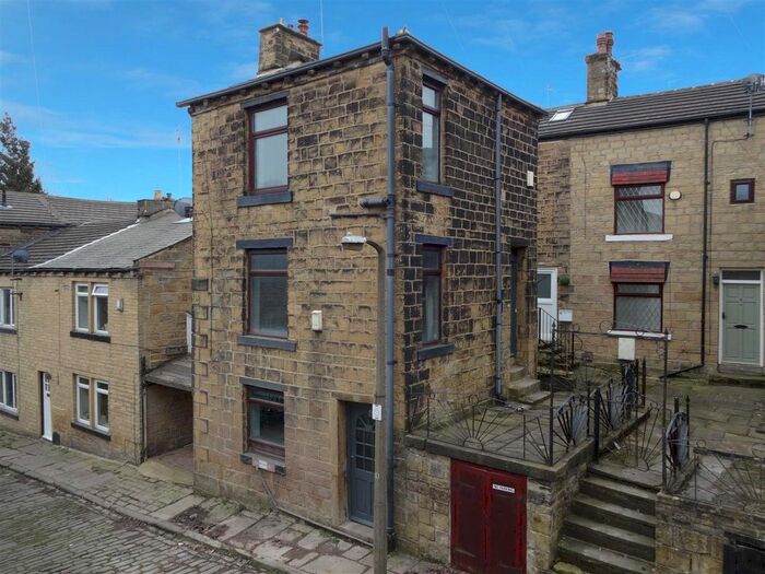 1 Bedroom Detached House To Rent In Spring Street, Idle, Bradford, West Yorkshire, BD10