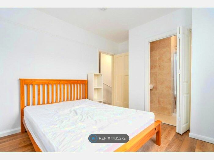 4 Bedroom Terraced House To Rent In Darwin Drive, Cambridge, CB4