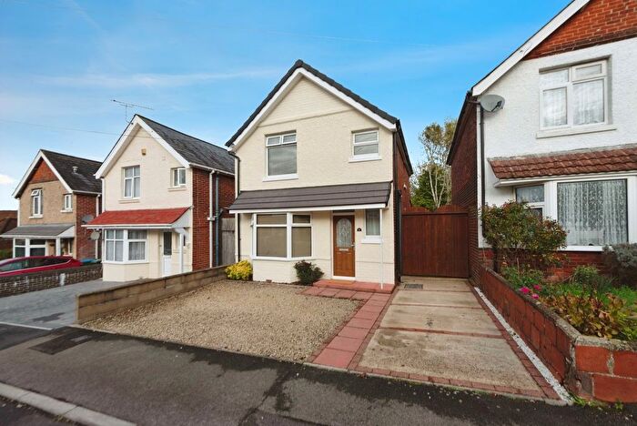 3 Bedroom Detached House For Sale In Northfield Road, Southampton, Hampshire, SO18