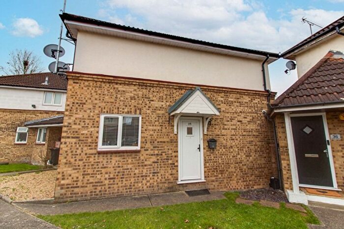 2 Bedroom Maisonette For Sale In Shirley Gardens, Basildon, Essex, SS13