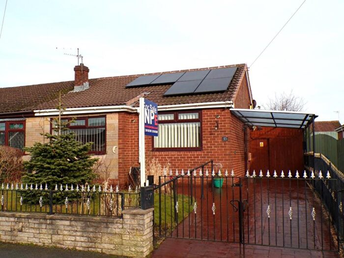2 Bedroom Semi-Detached Bungalow For Sale In Knowl Street, Hollinwood, Oldham, OL8