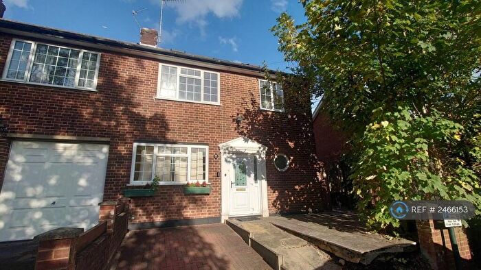 4 Bedroom Semi-Detached House To Rent In The Causeway, London, N2