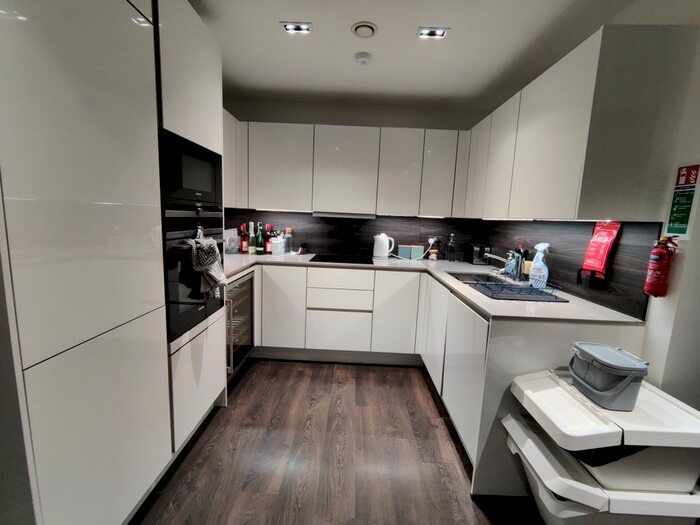 3 Bedroom Flat To Rent In Devan Grove, London N4