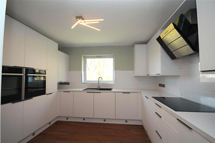 3 Bedroom Apartment For Sale In Watership Drive, Ringwood, BH24