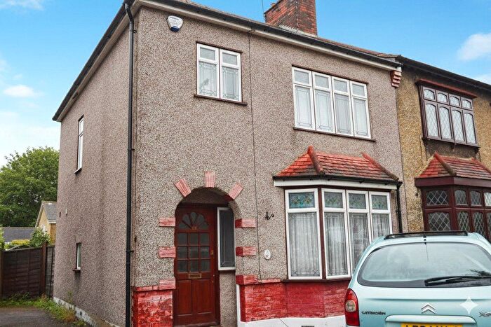 3 Bedroom Semi Detached House To Rent In Rosslyn Avenue, Romford, RM3