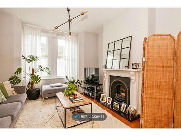 3 Bedroom Terraced House To Rent In Ivydale Road, London, SE15