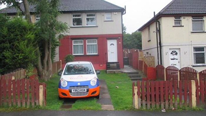 3 Bedroom Semi-Detached House To Rent In Benbow Avenue, Bradford, West Yorkshire, BD10