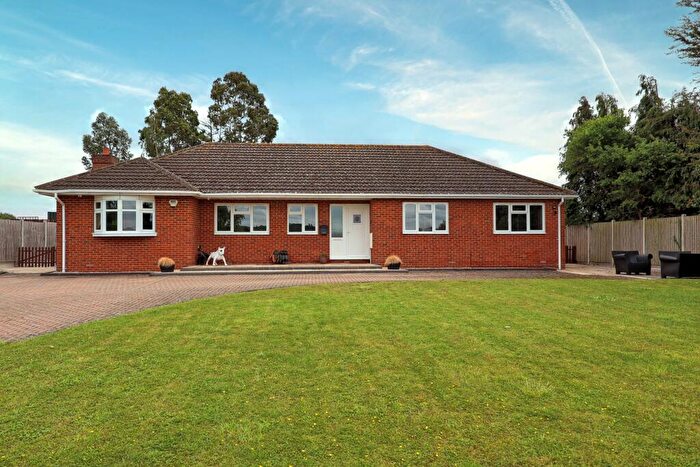 4 Bedroom Detached Bungalow For Sale In Honey House, Vange By-pass, Vange, Essex, SS16