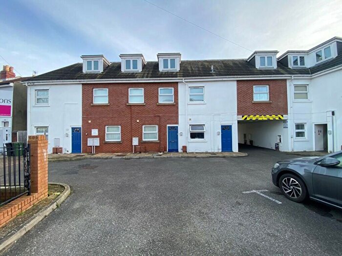 1 Bedroom Apartment For Sale In Manor Park Avenue, Portsmouth, Hampshire, PO3
