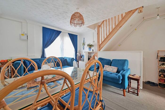 3 Bedroom Flat To Rent In Chester Road, Watford, WD18