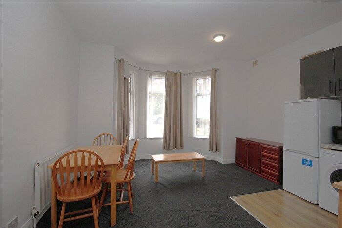 2 Bedroom Flat To Rent In Whiteley Road, London, SE19