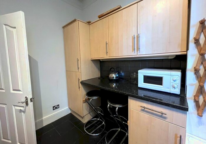 2 Bedroom Flat To Rent In Alexandra Court, Maida Vale, W9