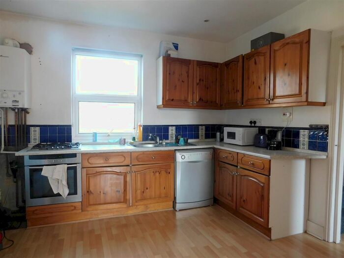 2 Bedroom Flat To Rent In Kingston Hill, Kingston Upon Thames, KT2