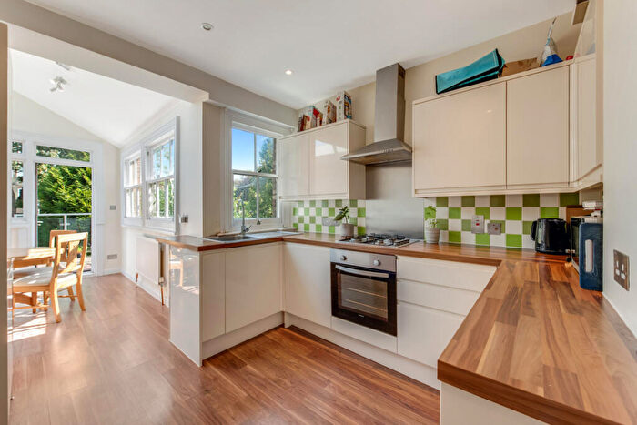 3 Bedroom Apartment To Rent In Grosvenor Road, London, N3