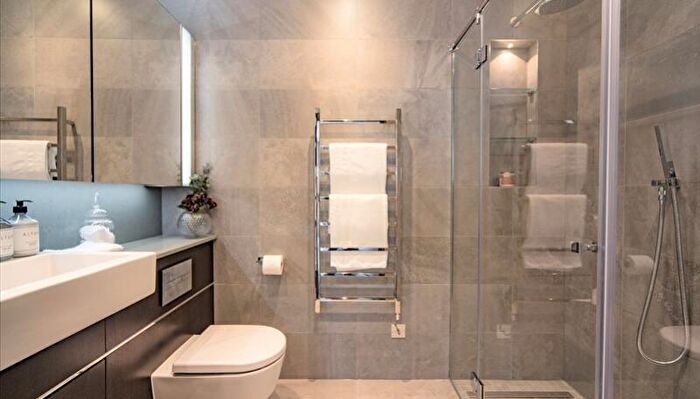 2 Bedroom Apartment To Rent In Thornes House, Charles Clowes Walk, London, City Of London, SW11