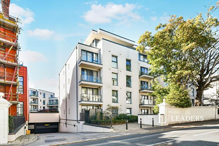 2 Bedroom Apartment To Rent In Cawthorne House, BN1