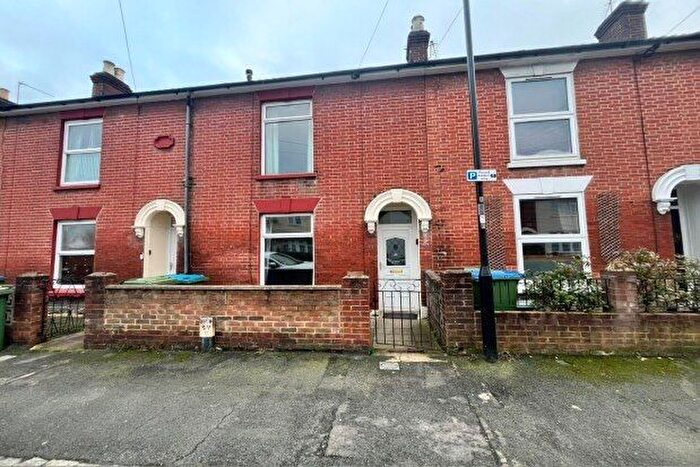 3 Bedroom Property To Rent In Middle Street, Southampton, SO14