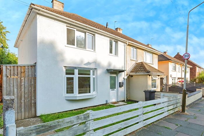 3 Bedroom Semi-Detached House For Sale In New Parks Boulevard, Leicester, LE3