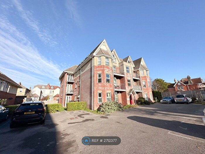 2 Bedroom Flat To Rent In Albercourt, Bournemouth, BH5