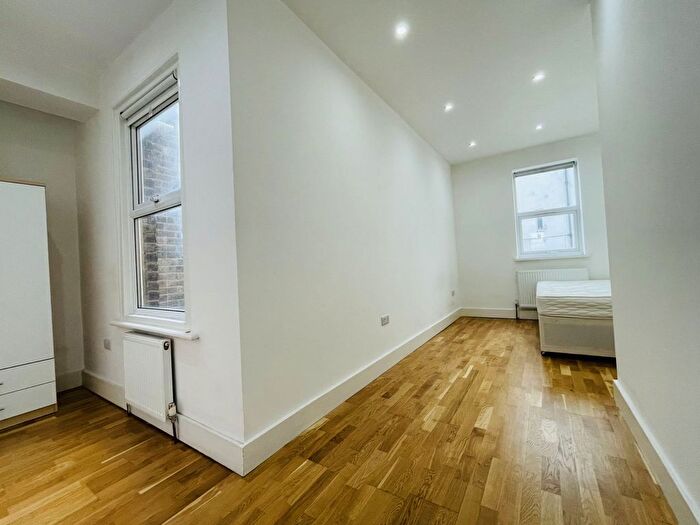 1 Bedroom Flat To Rent In Tooting High Street, Tooting Broadway, SW17