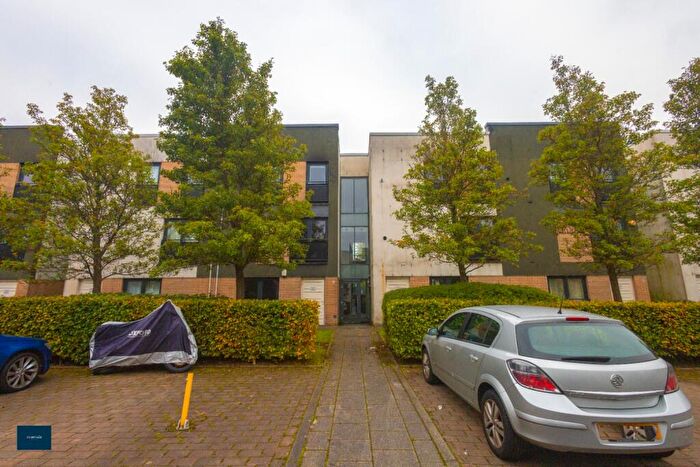 2 Bedroom Flat To Rent In Flat / Firpark Close, Glasgow, G31