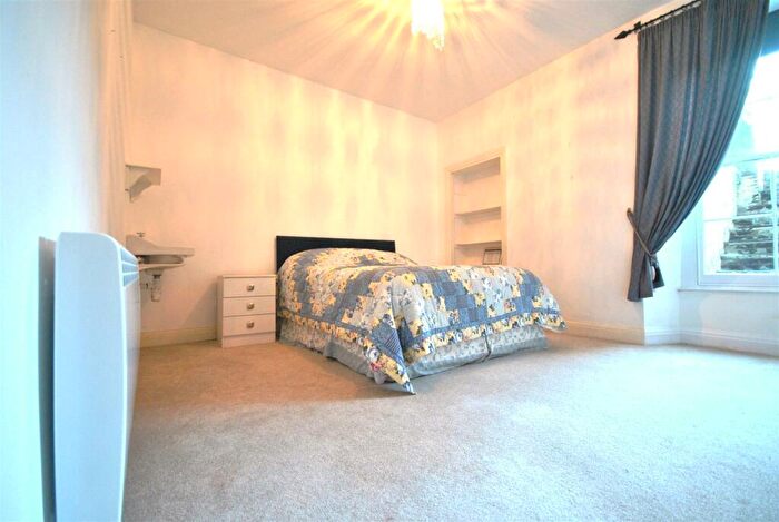 2 Bedroom Apartment To Rent In The Esplanade, Tenby, SA70