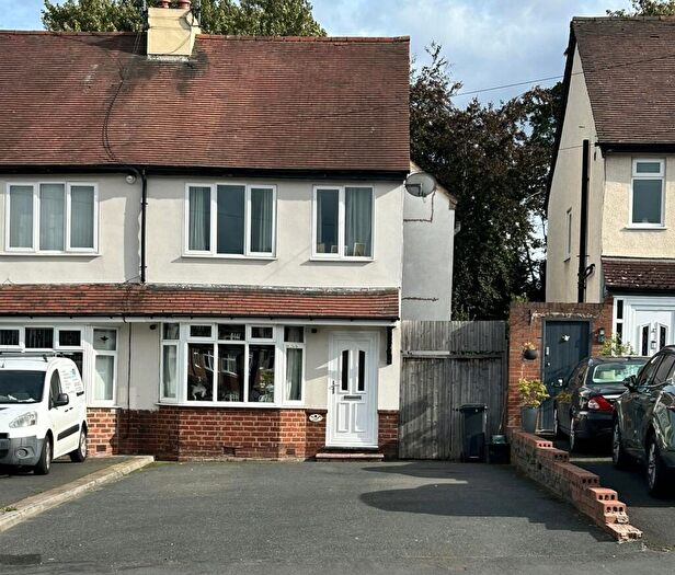 3 Bedroom Semi-Detached House For Sale In Wollaston - High Street, DY8