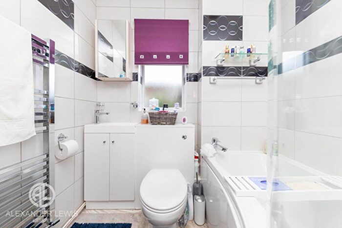 2 Bedroom Bungalow For Sale In Vicarage Close, Arlesey, Beds, SG15
