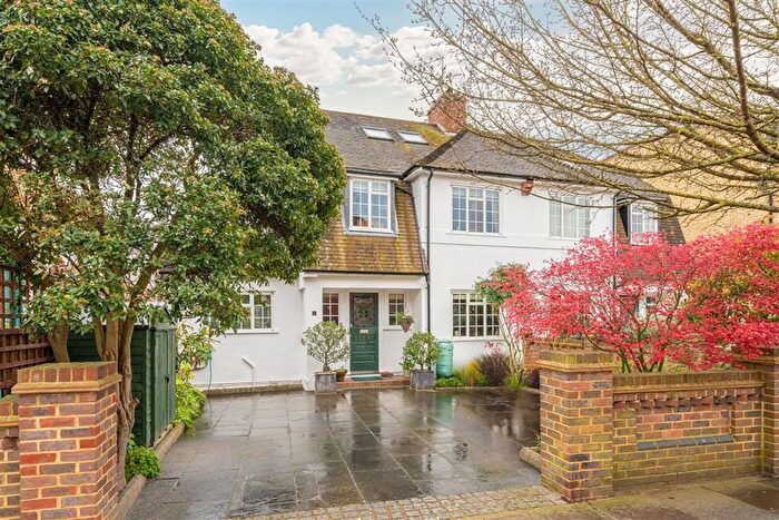 4 Bedroom Semi Detached House For Sale In St. Marks Road, Teddington, TW11
