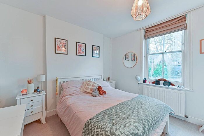 2 Bedroom Flat For Sale In Cintra Park, Crystal Palace, London, SE19