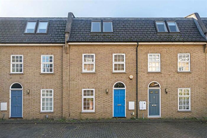 4 Bedroom House For Sale In Baytree Mews, Walworth, SE17