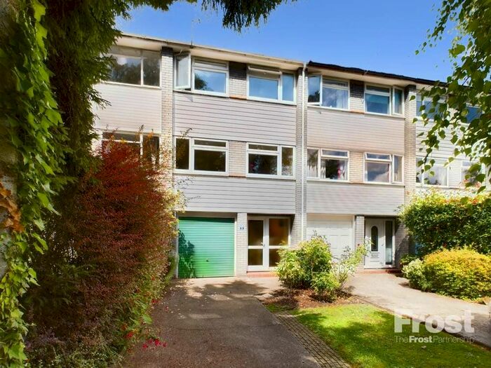 Houses for sale in StainesuponThames, TW19, Windsor and Maidenhead