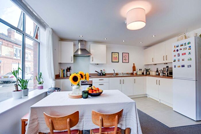 1 Bedroom Flat For Sale In Cowper Street, Knighton Fields, Leicester, LE2