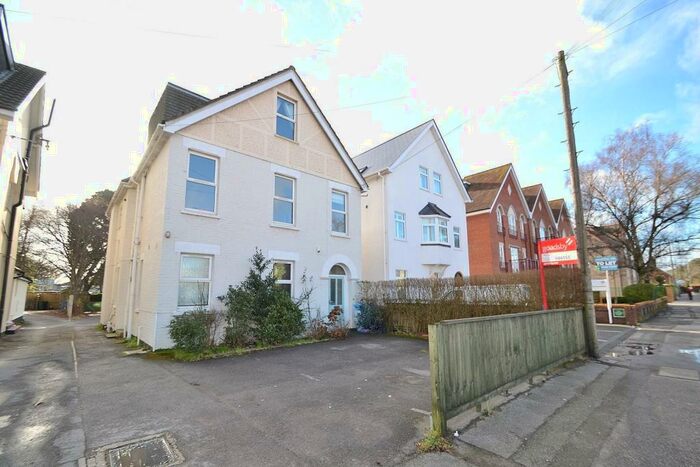 2 Bedroom Flat To Rent In Poole, BH15