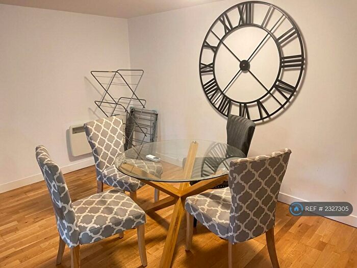 2 Bedroom Flat To Rent In Apartments, Bristol, BS1
