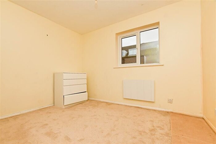 1 Bedroom Flat For Sale In Killicks, Cranleigh, Surrey, GU6