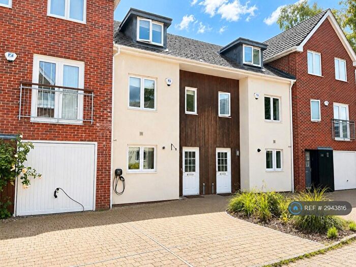 3 Bedroom Terraced House To Rent In Brook Avenue, Ascot, SL5