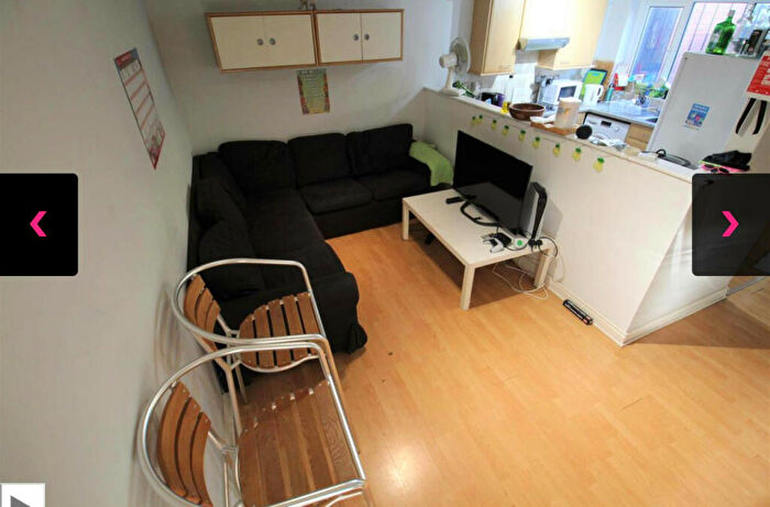 4 Bedroom House To Rent In Hyde Park Close, Leeds, LS6