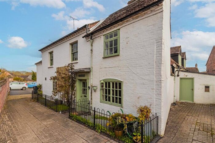 4 Bedroom Semi Detached House For Sale In Daventry Road, Southam, CV47