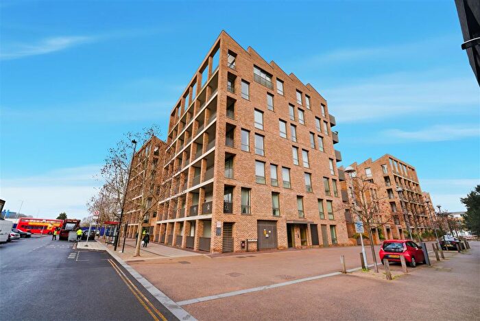 2 Bedroom Flat For Sale In Boaters Avenue, Brentford, TW8