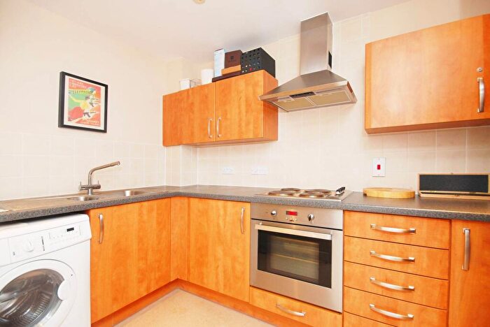 2 Bedroom Flat To Rent In Candle Street, Stepney, London, E1