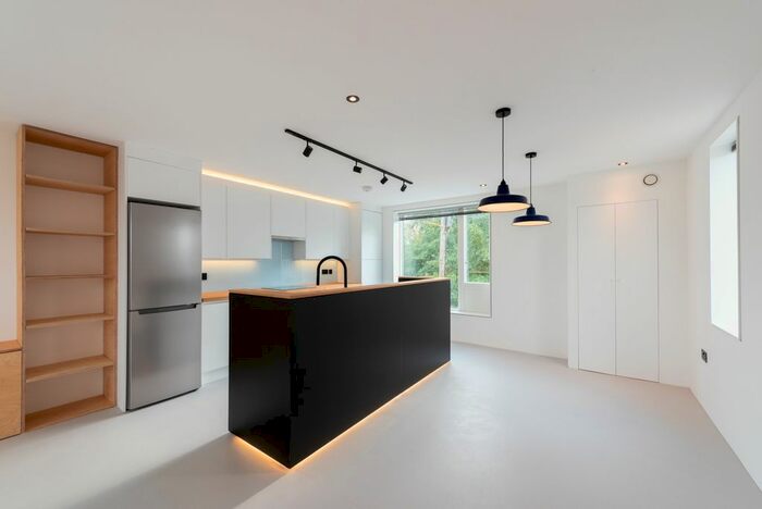 3 Bedroom Maisonette To Rent In Blenheim Grove, London, SE15