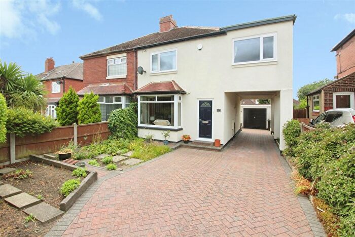 4 Bedroom Semi-Detached House For Sale In Leeds Road, Kippax, Leeds, LS25