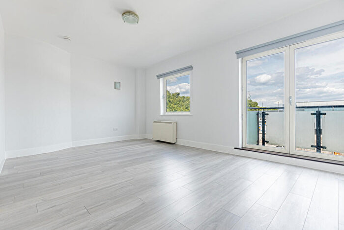 2 Bedroom Flat To Rent In Artichoke Hill, Wapping, E1W