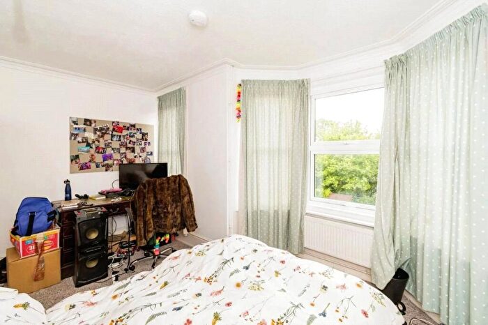 1 Bedroom Terraced House To Rent In Portswood Road, Southampton, Hampshire, SO17