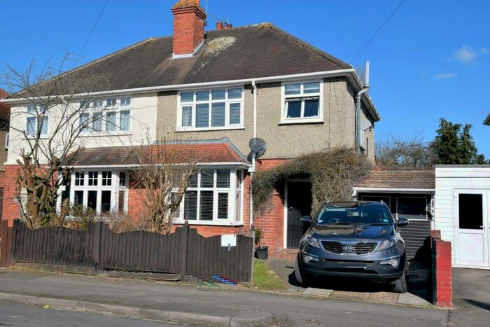 3 Bedroom Semi-Detached House To Rent In Gratwicke Road, Tilehurst, Reading, RG30