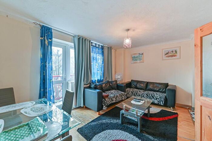 2 Bedroom Flat For Sale In Nunhead Lane, Nunhead, London, SE15
